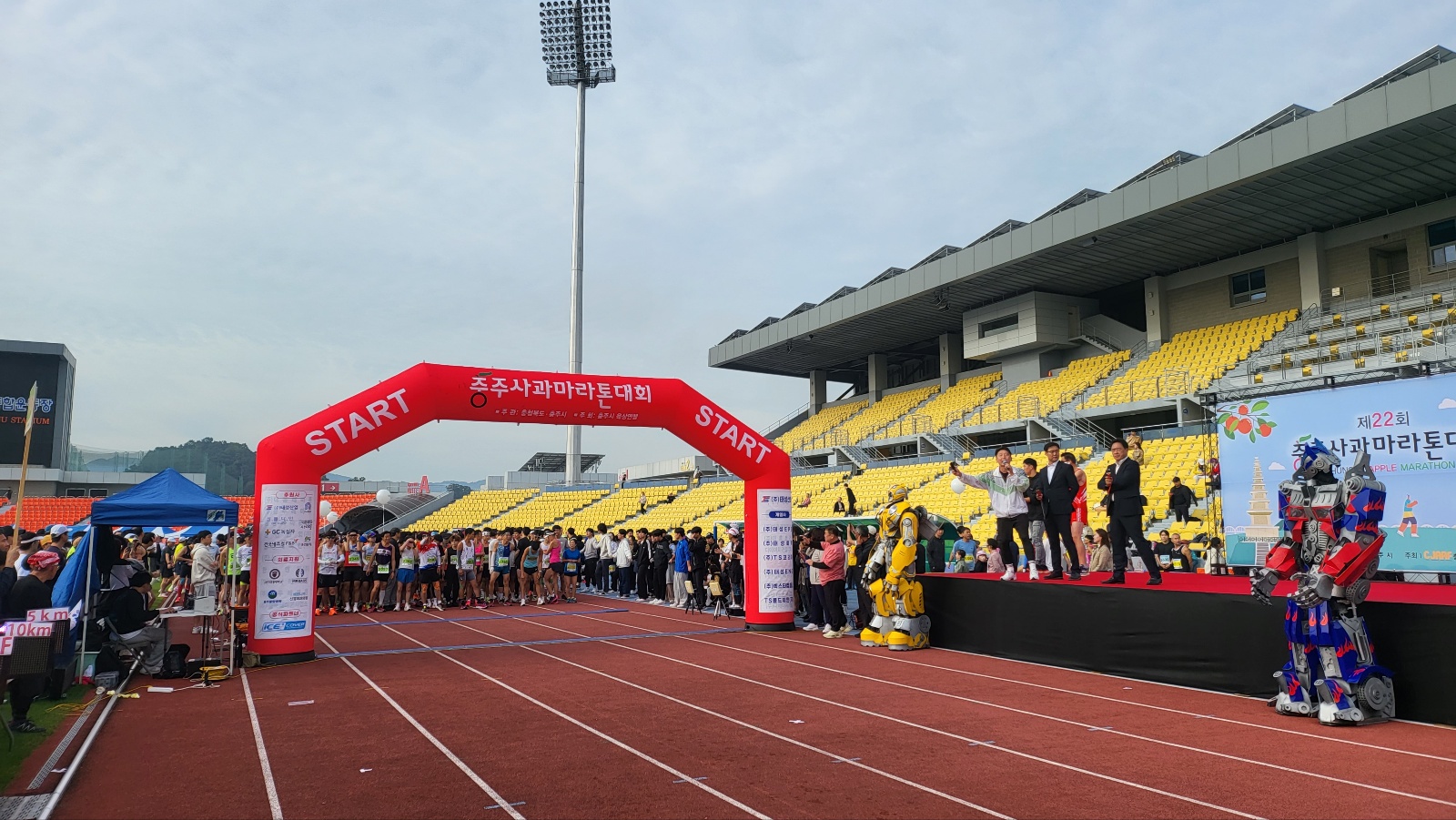 충주사과마라톤대회 시총준비(23. 10. 7).jpg